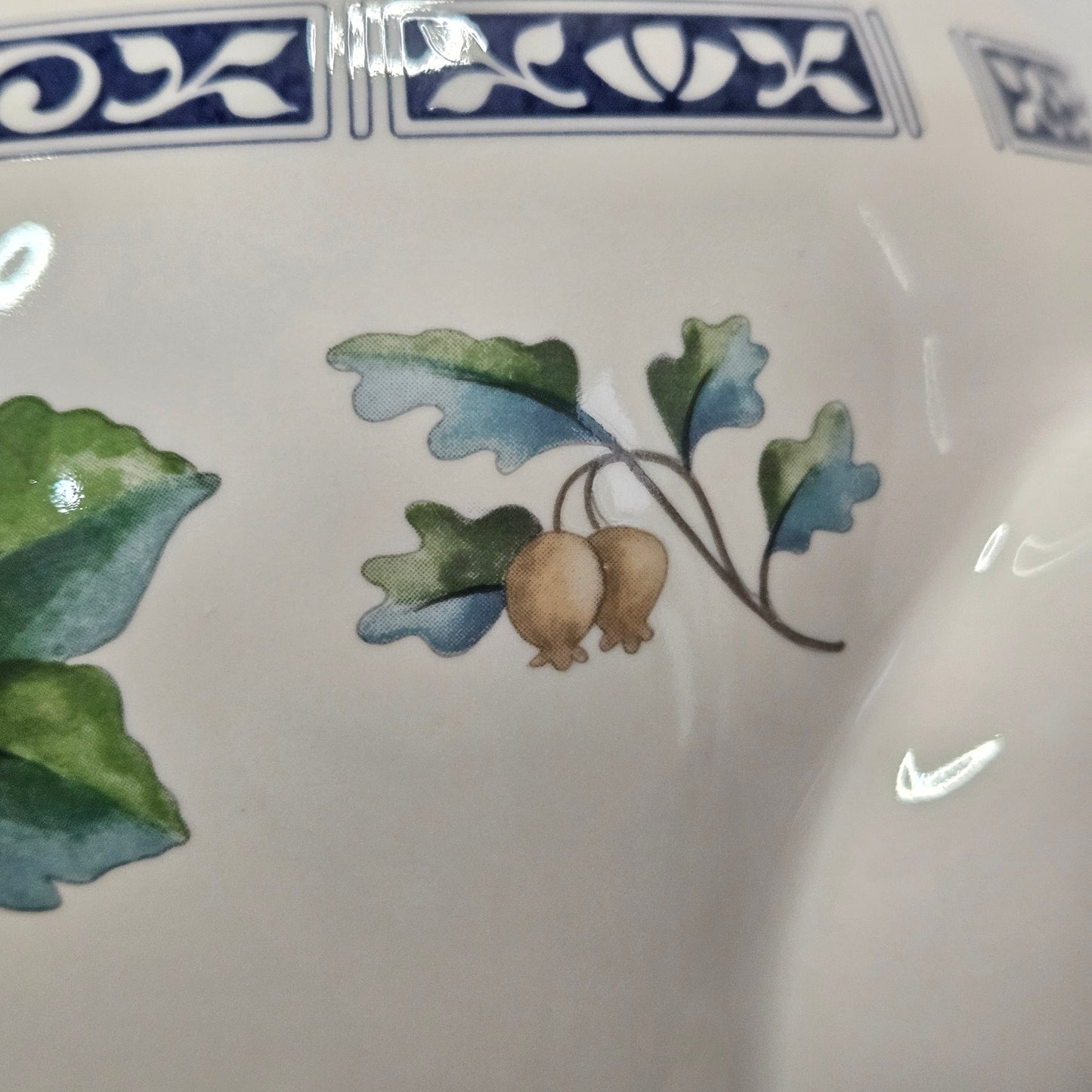 Pfaltzgraff Sunbury Grove Coffee Pot with lid