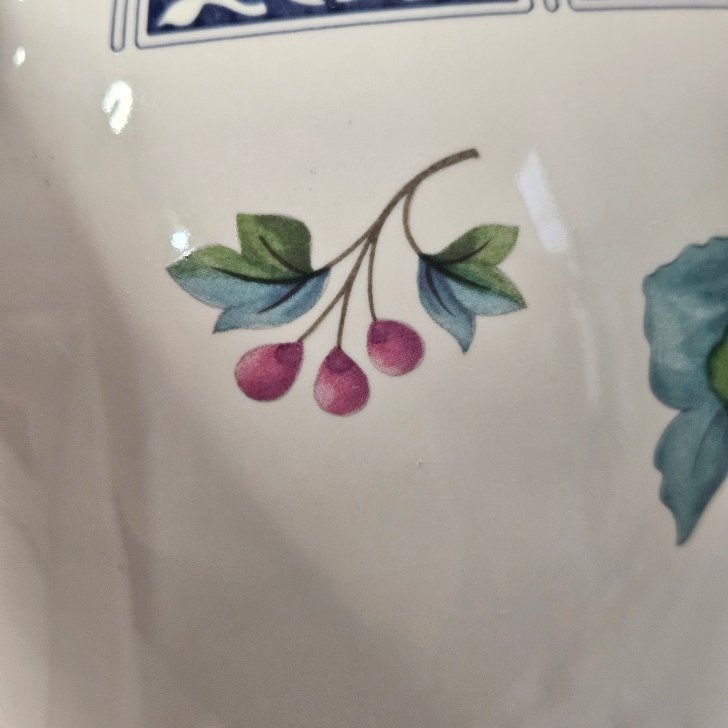 Pfaltzgraff Sunbury Grove Coffee Pot with lid