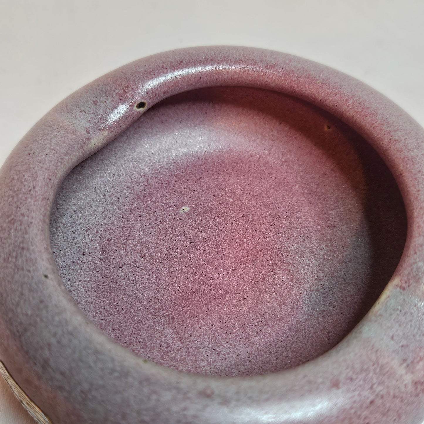 Vintage Niloak ash tray in Ozark Dawn II color, 1930s