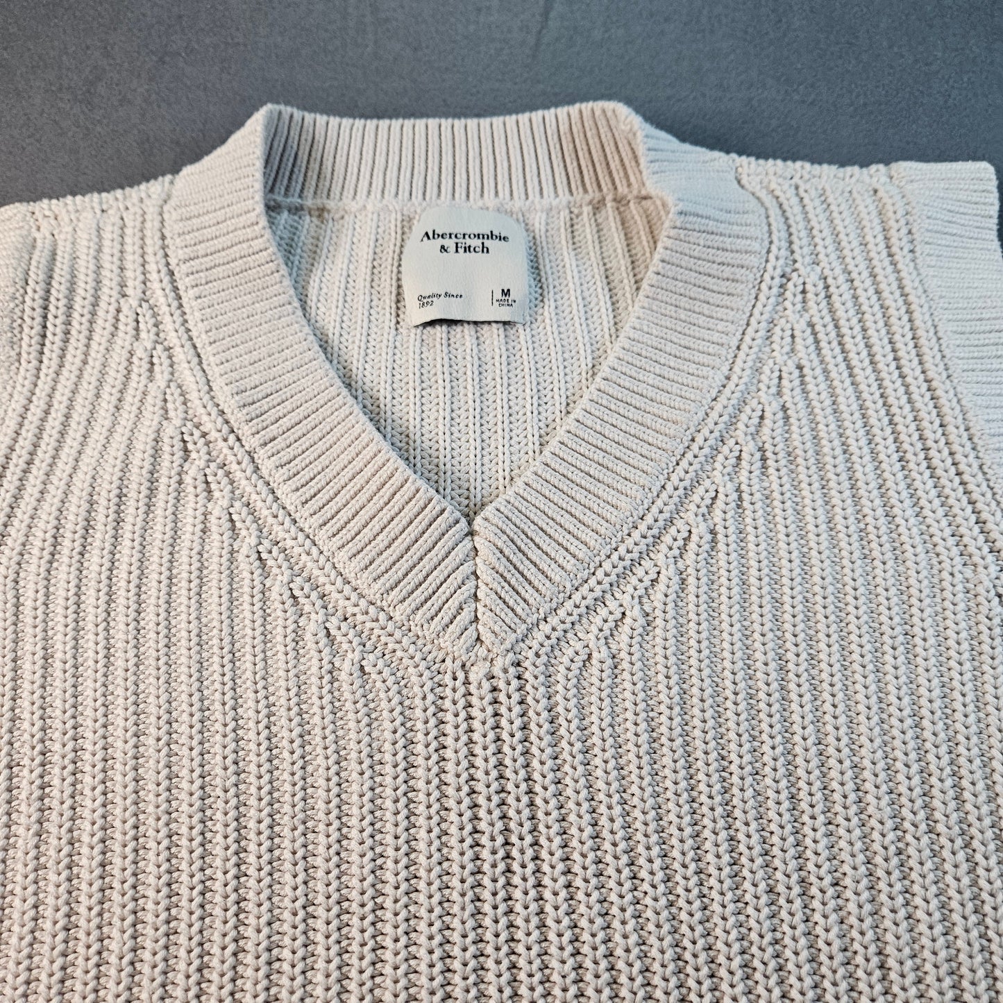Abercrombie and Fitch white, sleeveless, v-neck tunic sweater, medium