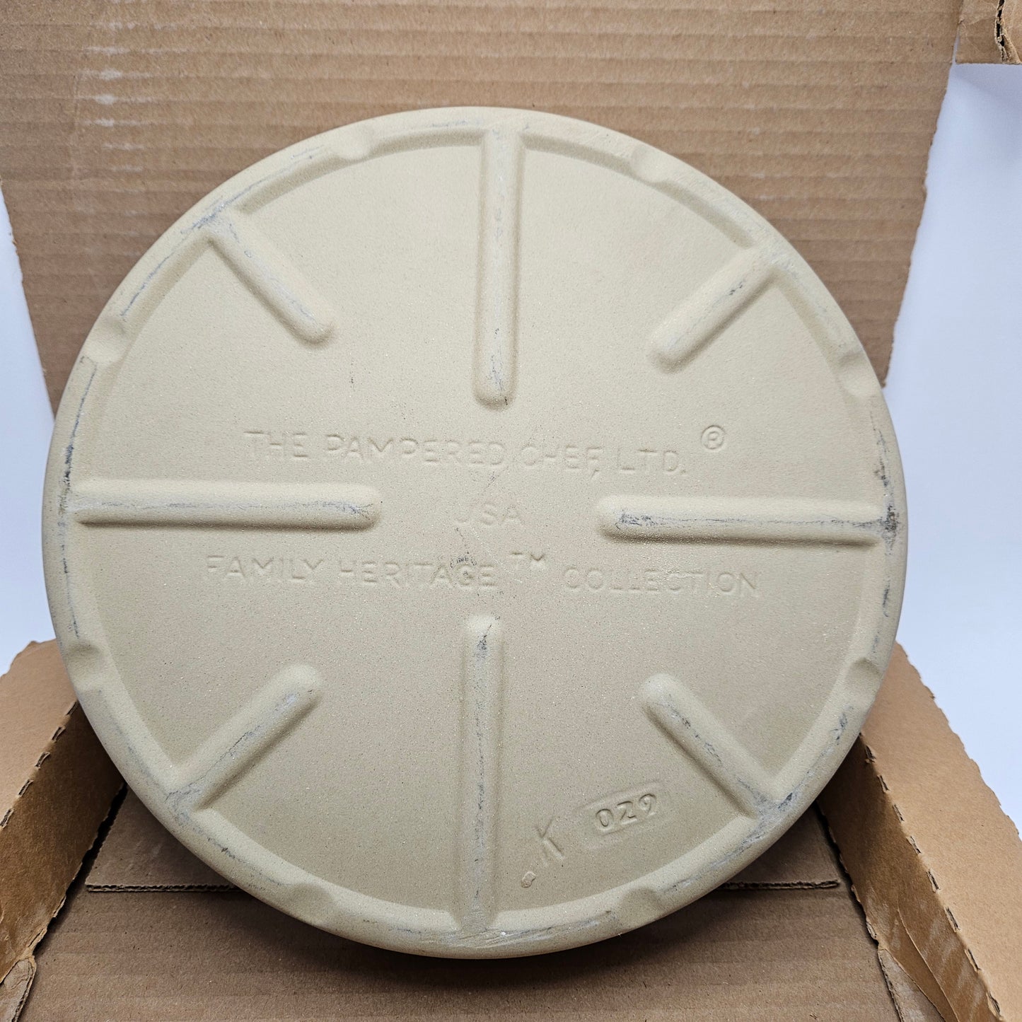 Pampered Chef 11" Stoneware Deep Dish Baker Family Heritage #1390 Light Use