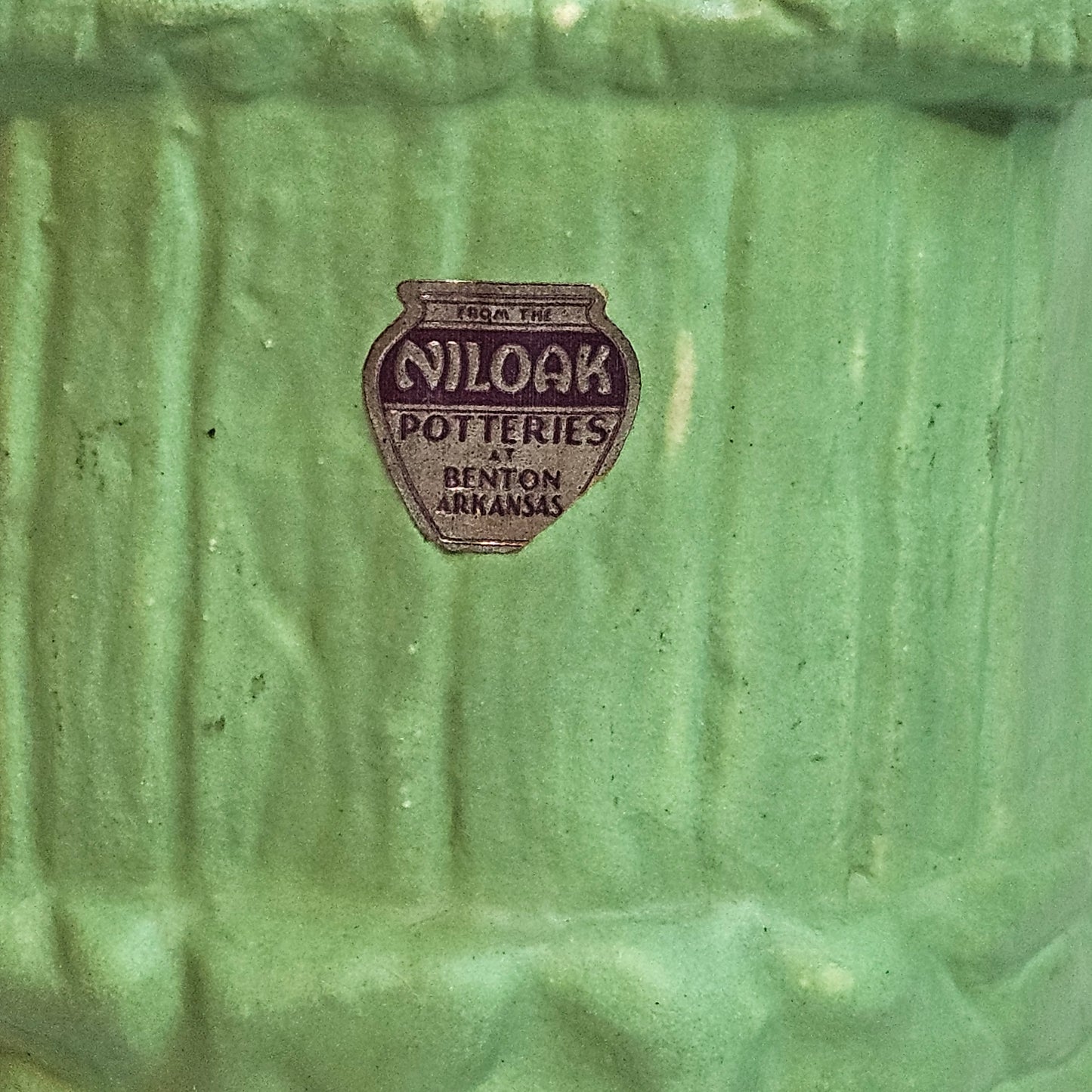 Niloak Covered Wishing Well vintage planter, 1930s