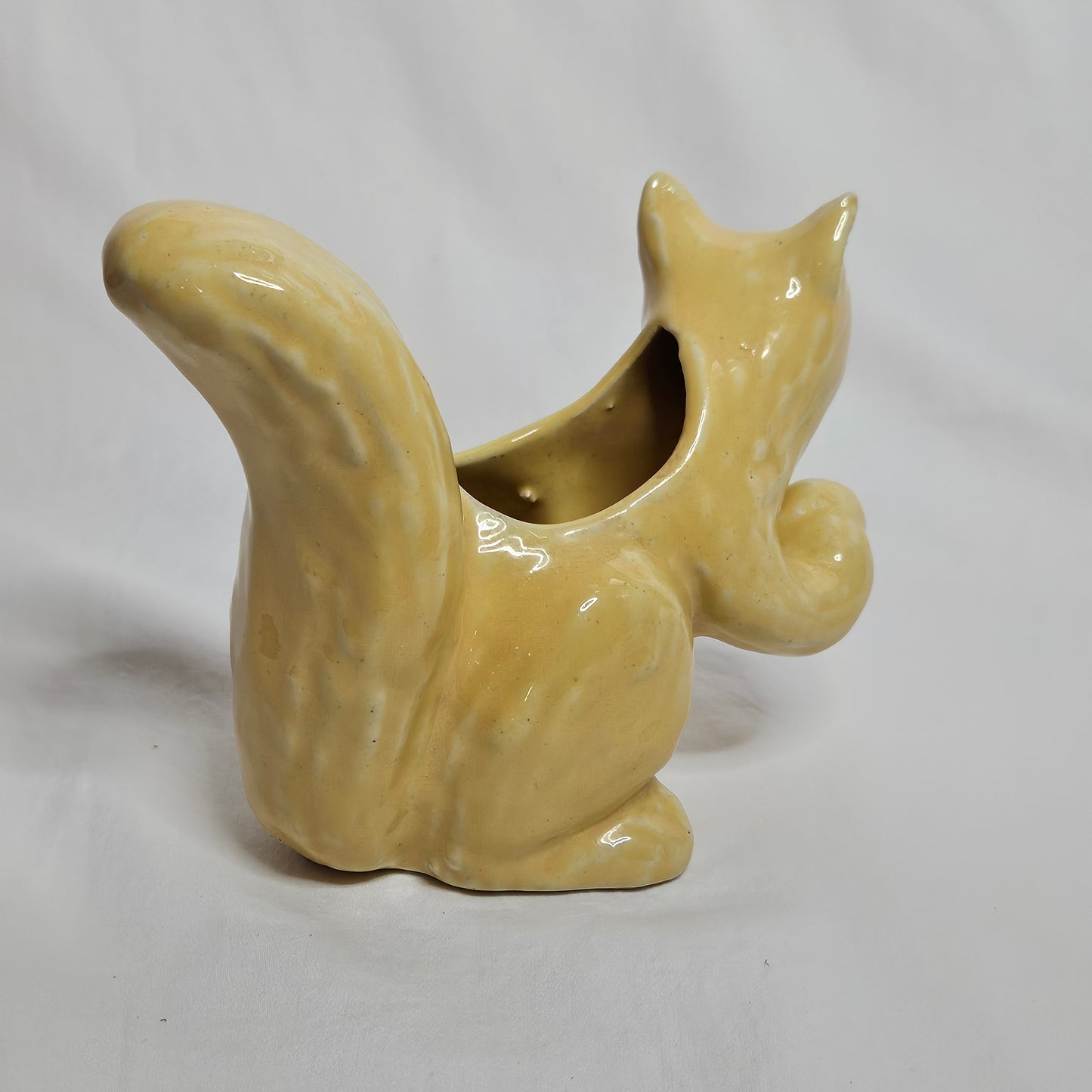 Early Niloak Squirrel canary yellow planter, Joe Alley design, 5 inches tall
