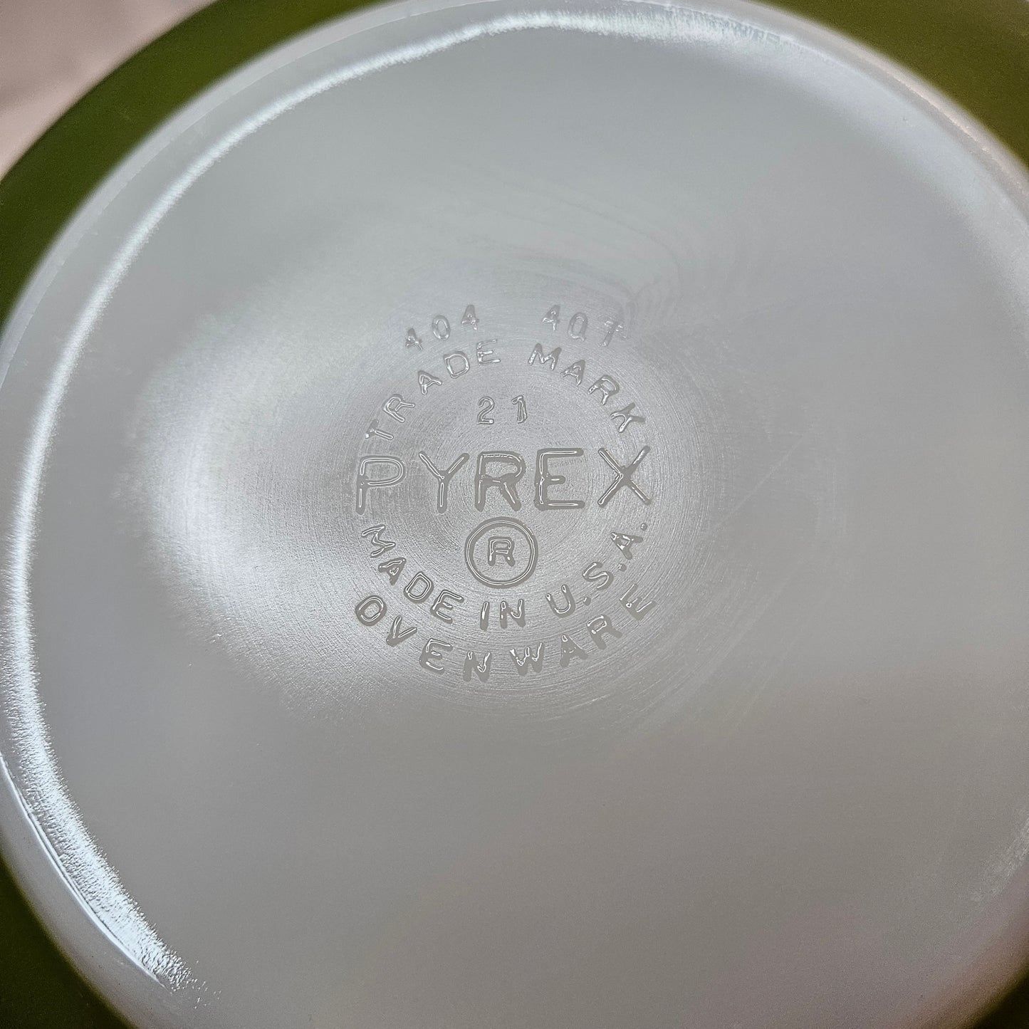 Vintage Pyrex 404, Verde 4 Quart mixing bowl