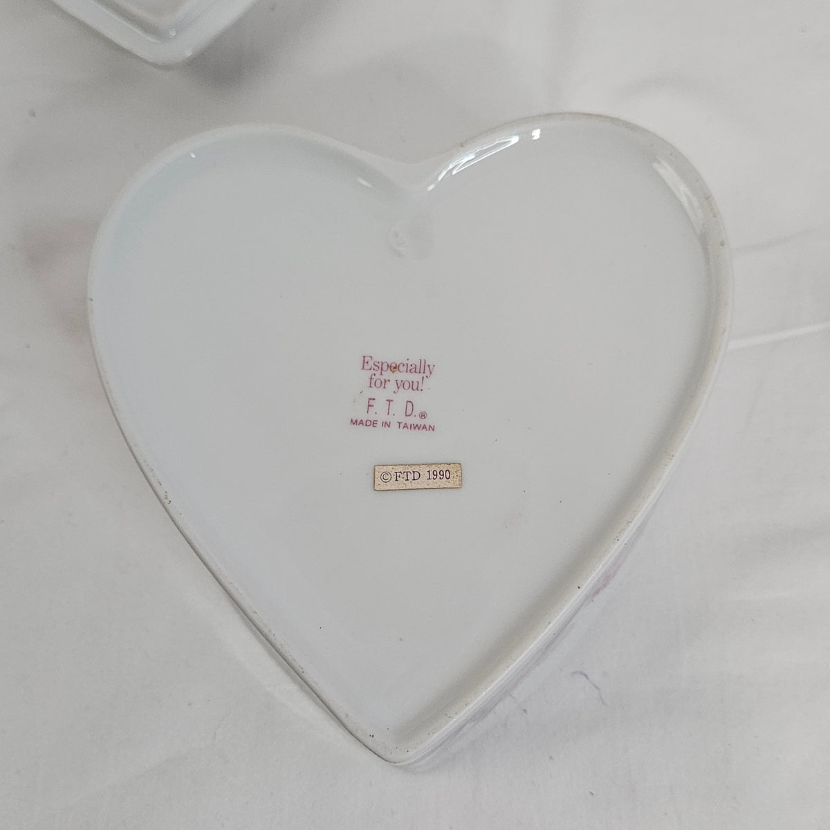 Vintage FTD floral heart-shaped  covered dish, 1990