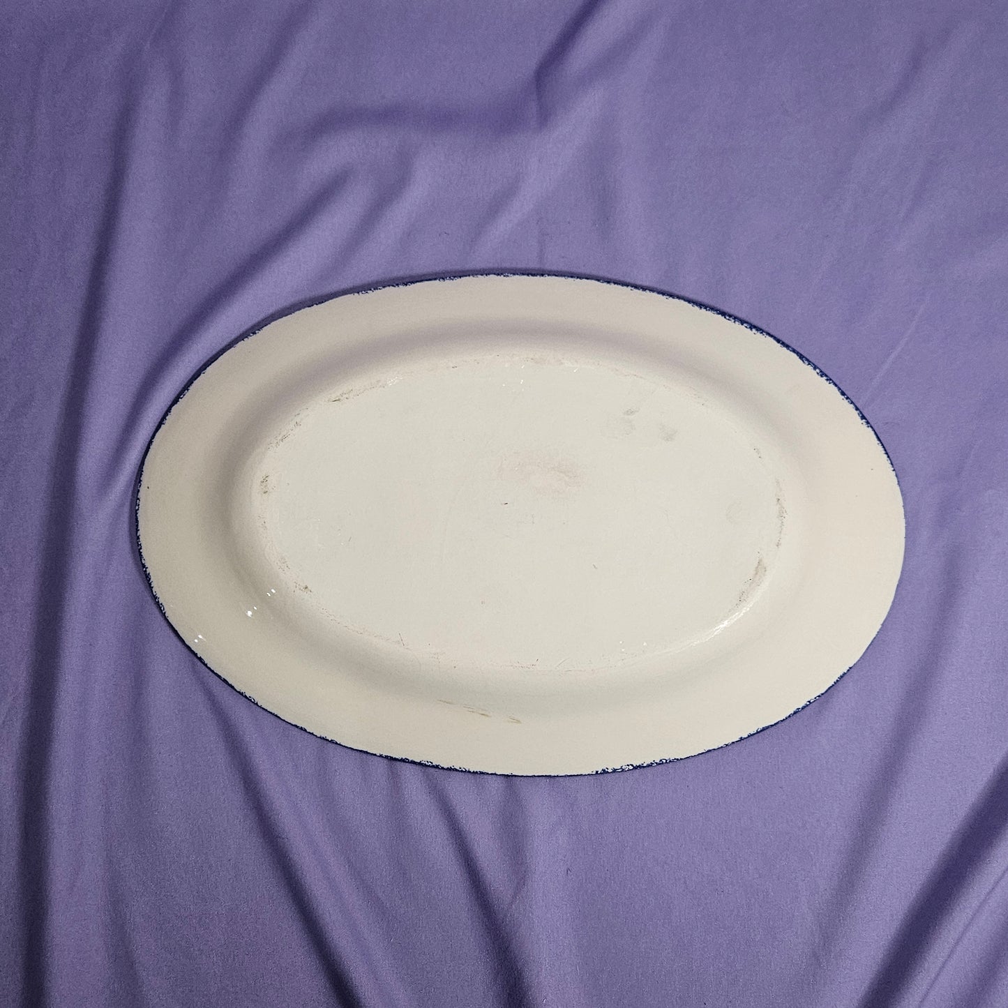 Spongeware oval platter with heart motif, 10x15,