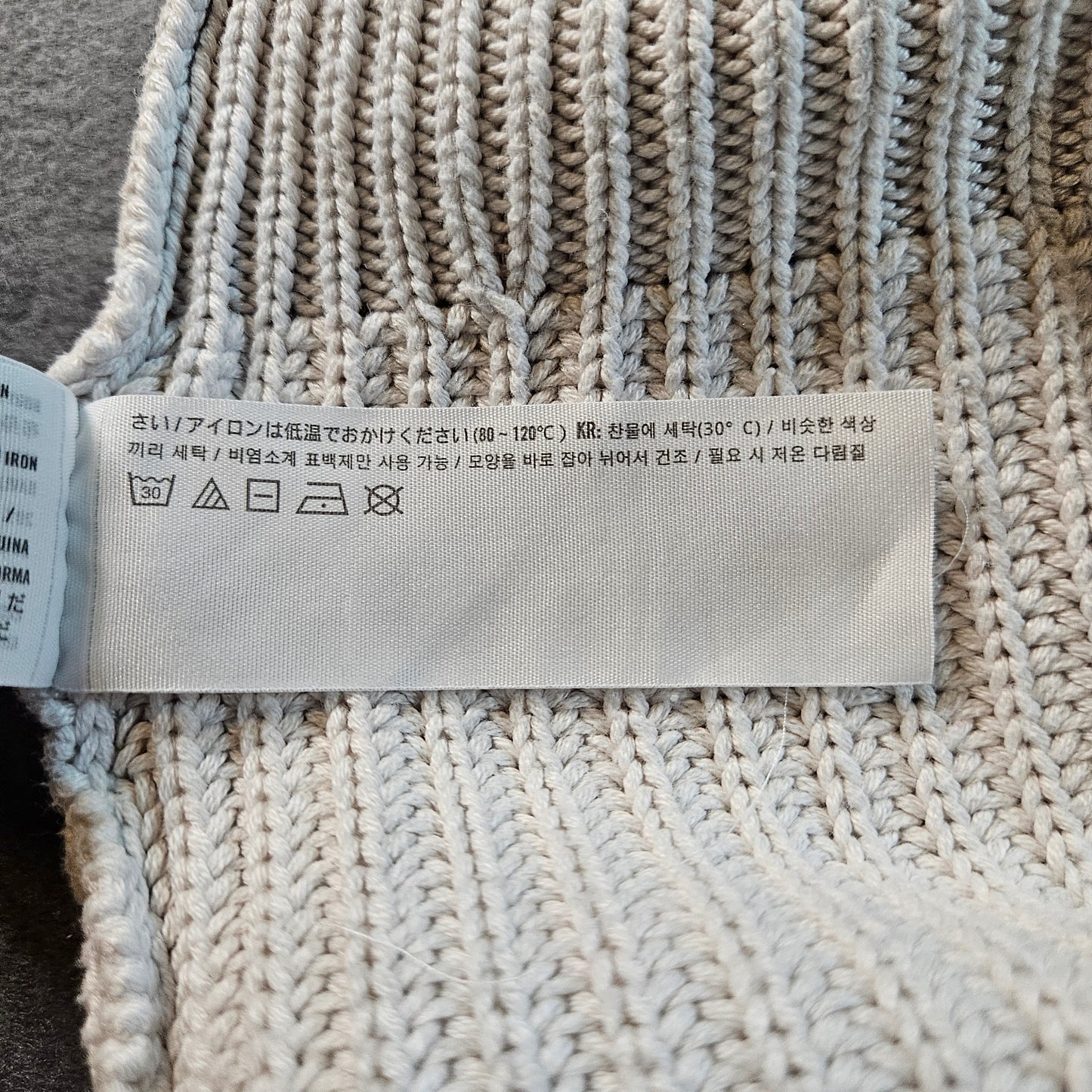 Abercrombie and Fitch white, sleeveless, v-neck tunic sweater, medium