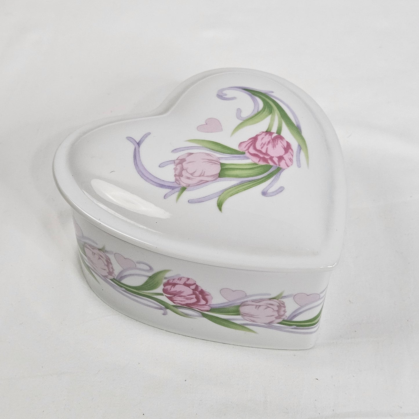 Vintage FTD floral heart-shaped  covered dish, 1990
