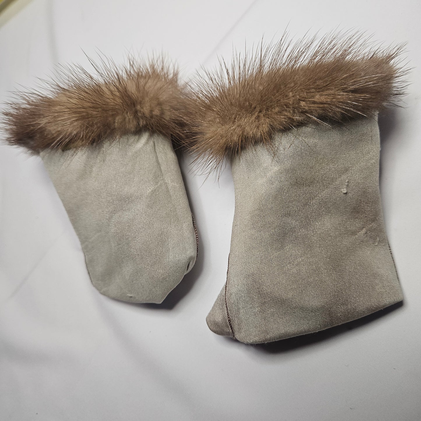 Vintage women's fur trimmed brown leather gloves