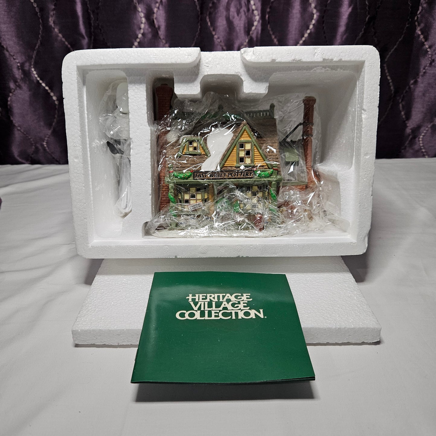 East Willet Pottery, Department 56 New England Village Series, #5657-8