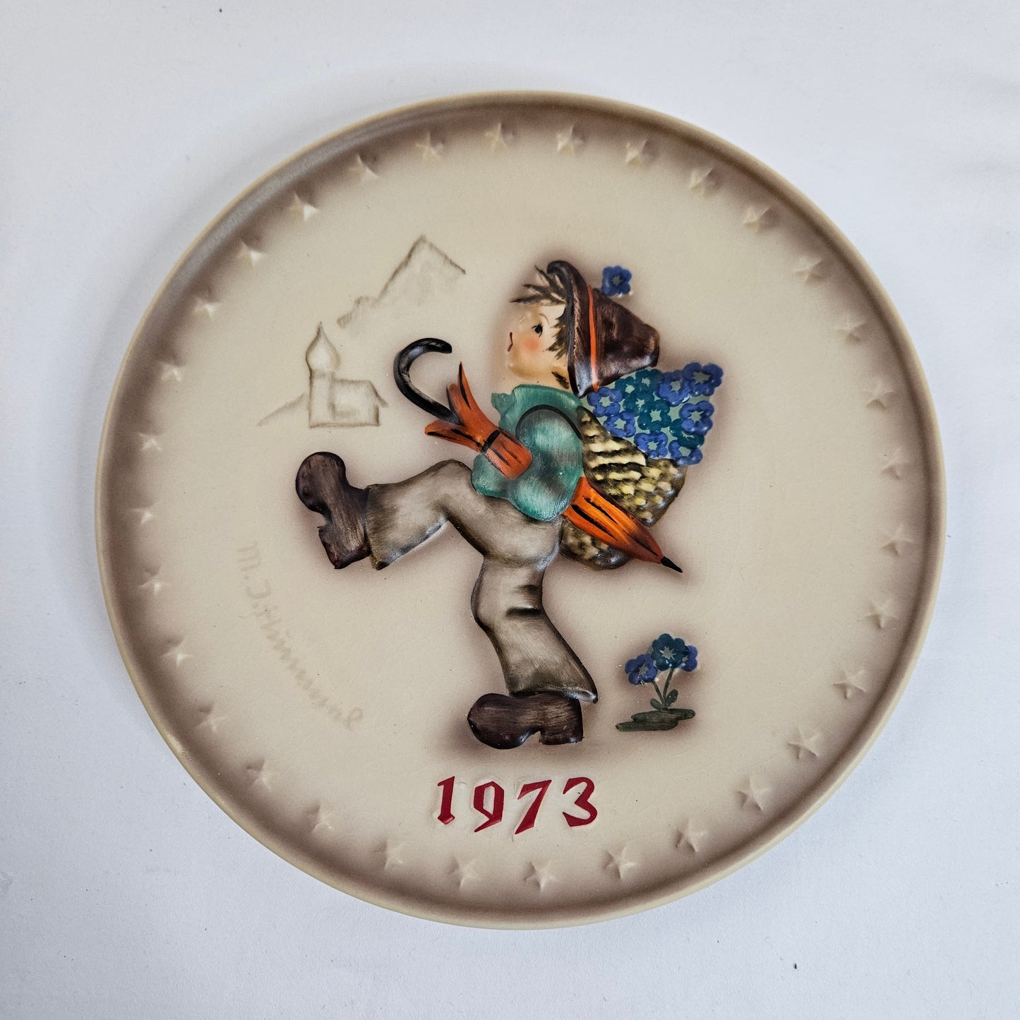 Hummel Annual Plate by Goebel, 1973 in original packaging.