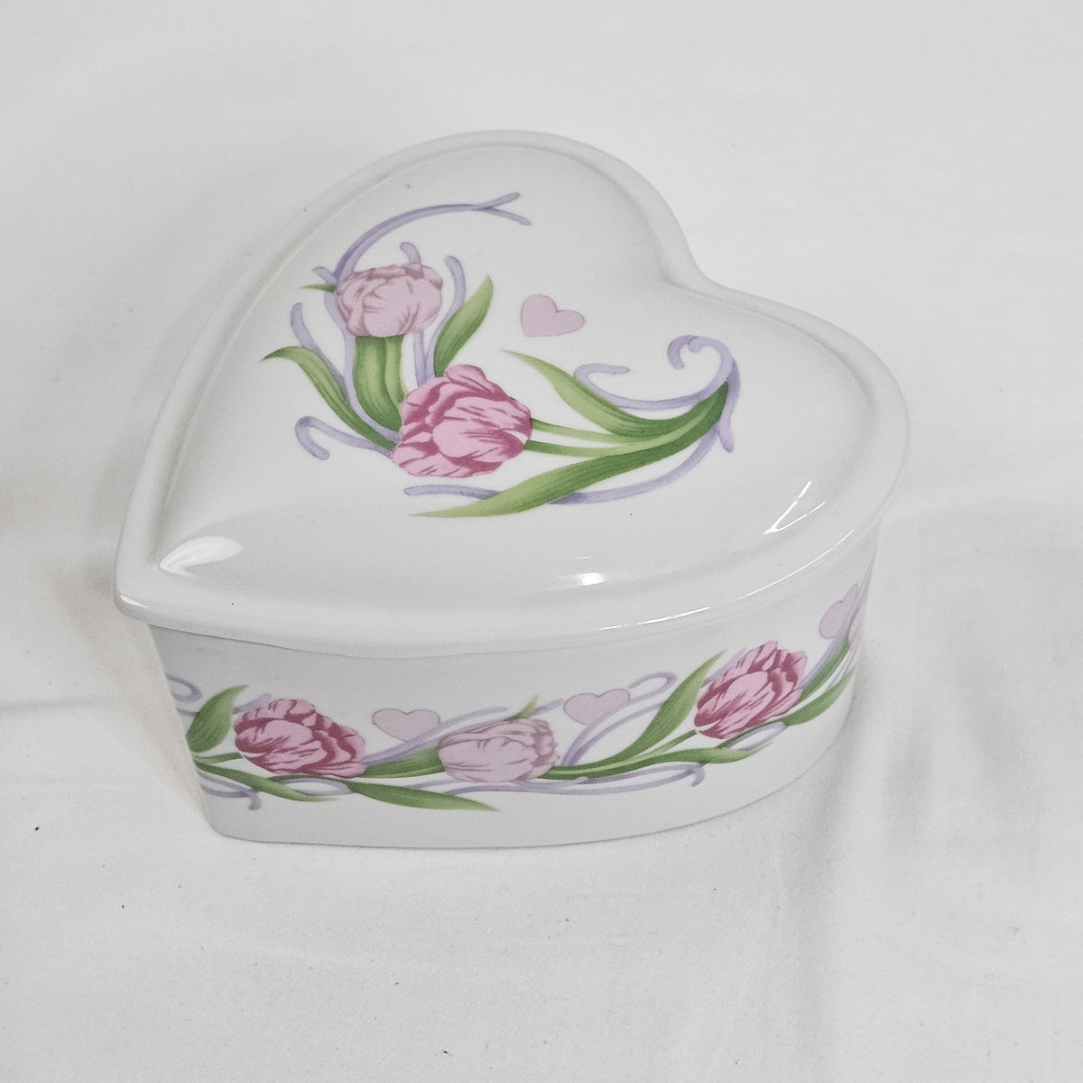 Vintage FTD floral heart-shaped  covered dish, 1990