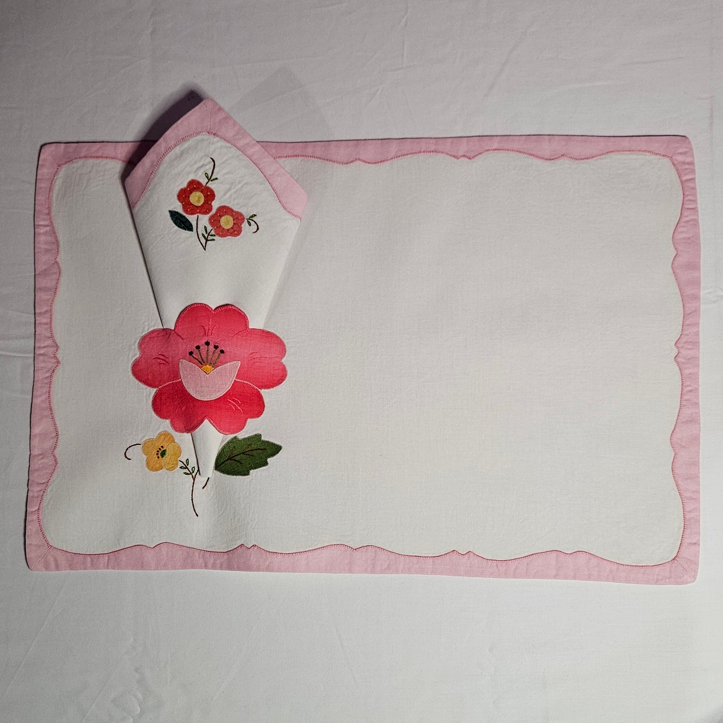 Vintage Placemat and Napkin set, appliqué pink flower and embroidery, 4 each