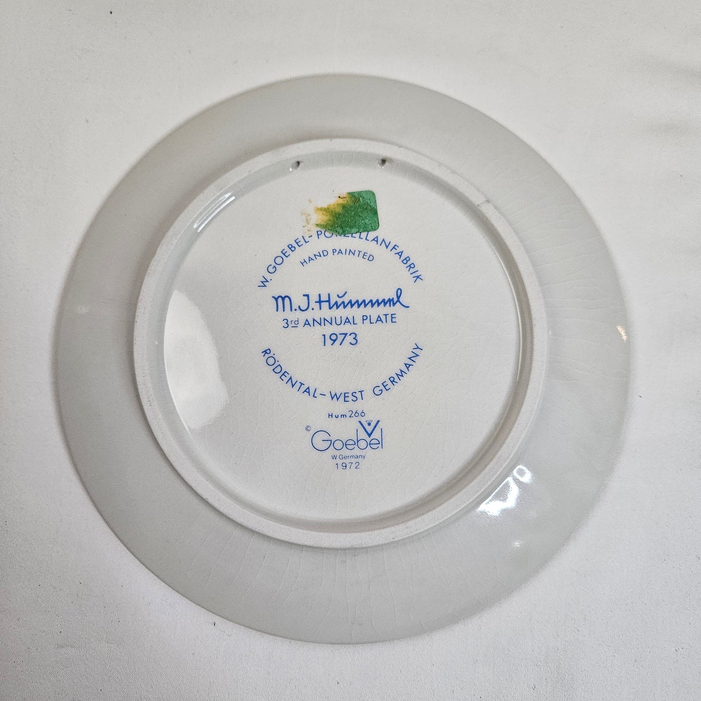 Hummel Annual Plate by Goebel, 1973 in original packaging.