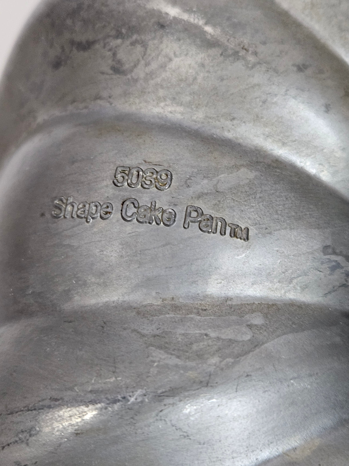Vintage West Bend Bundt Cake Pan #5039, Heavy Duty Aluminum, 10.25”x 4”
