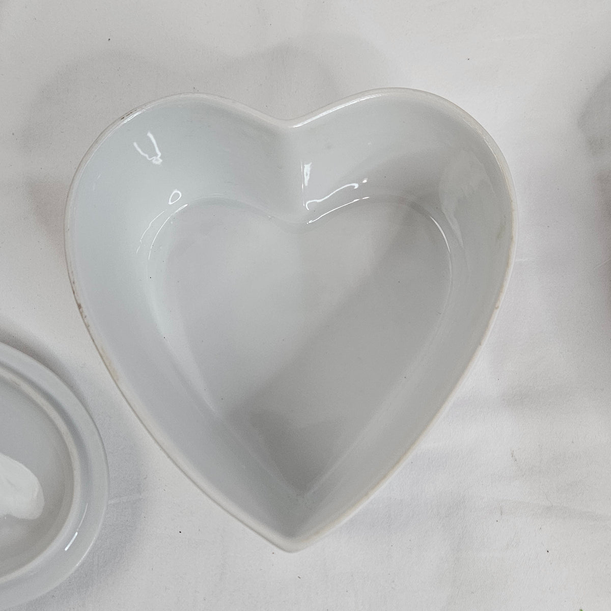 Vintage FTD floral heart-shaped  covered dish, 1990