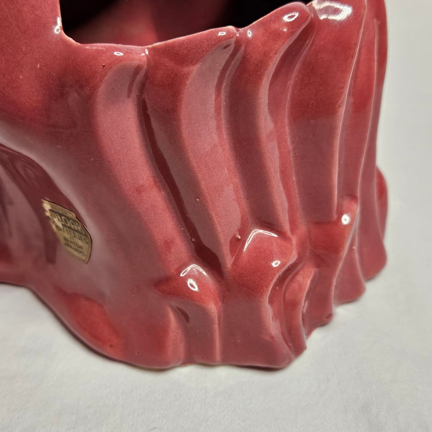 Vintage Niloak planter, Doe with fawn, Fox Red glossy glaze, 7.5 inches