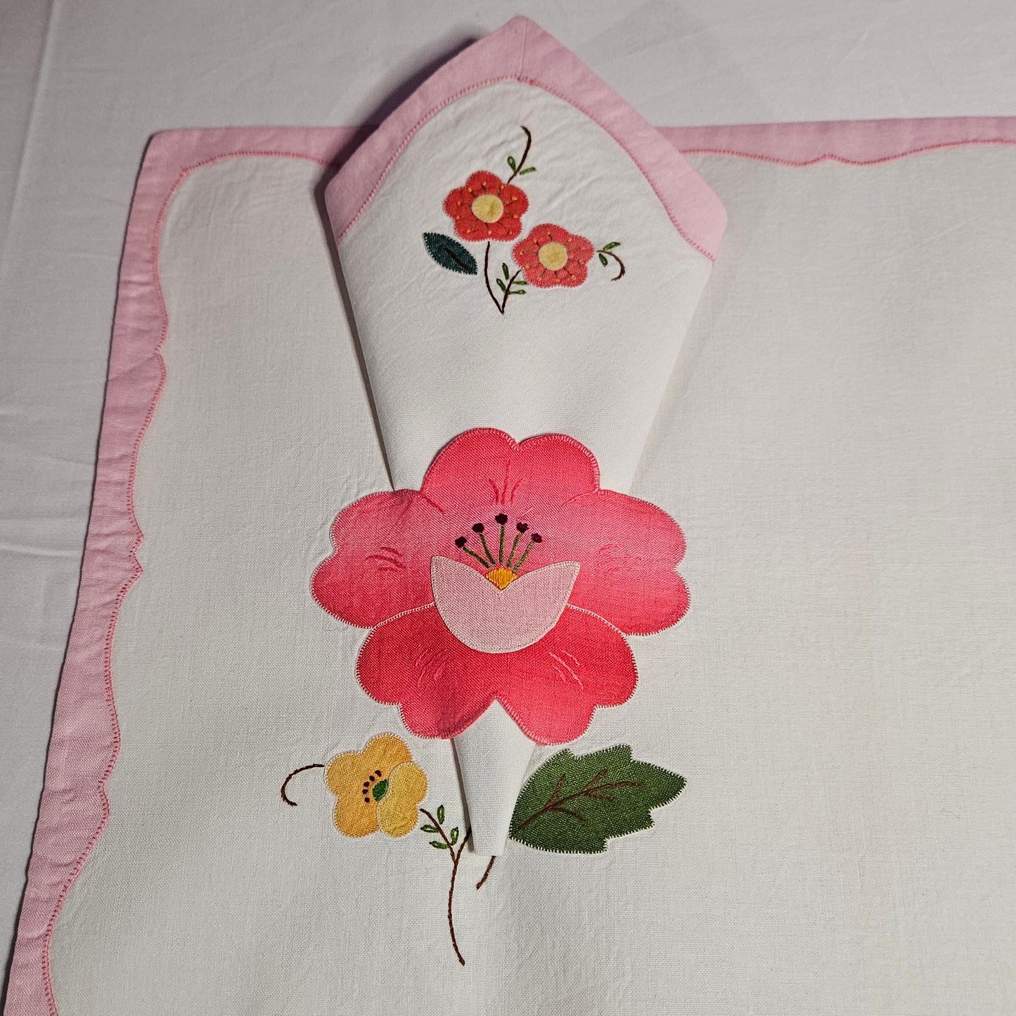 Vintage Placemat and Napkin set, appliqué pink flower and embroidery, 4 each