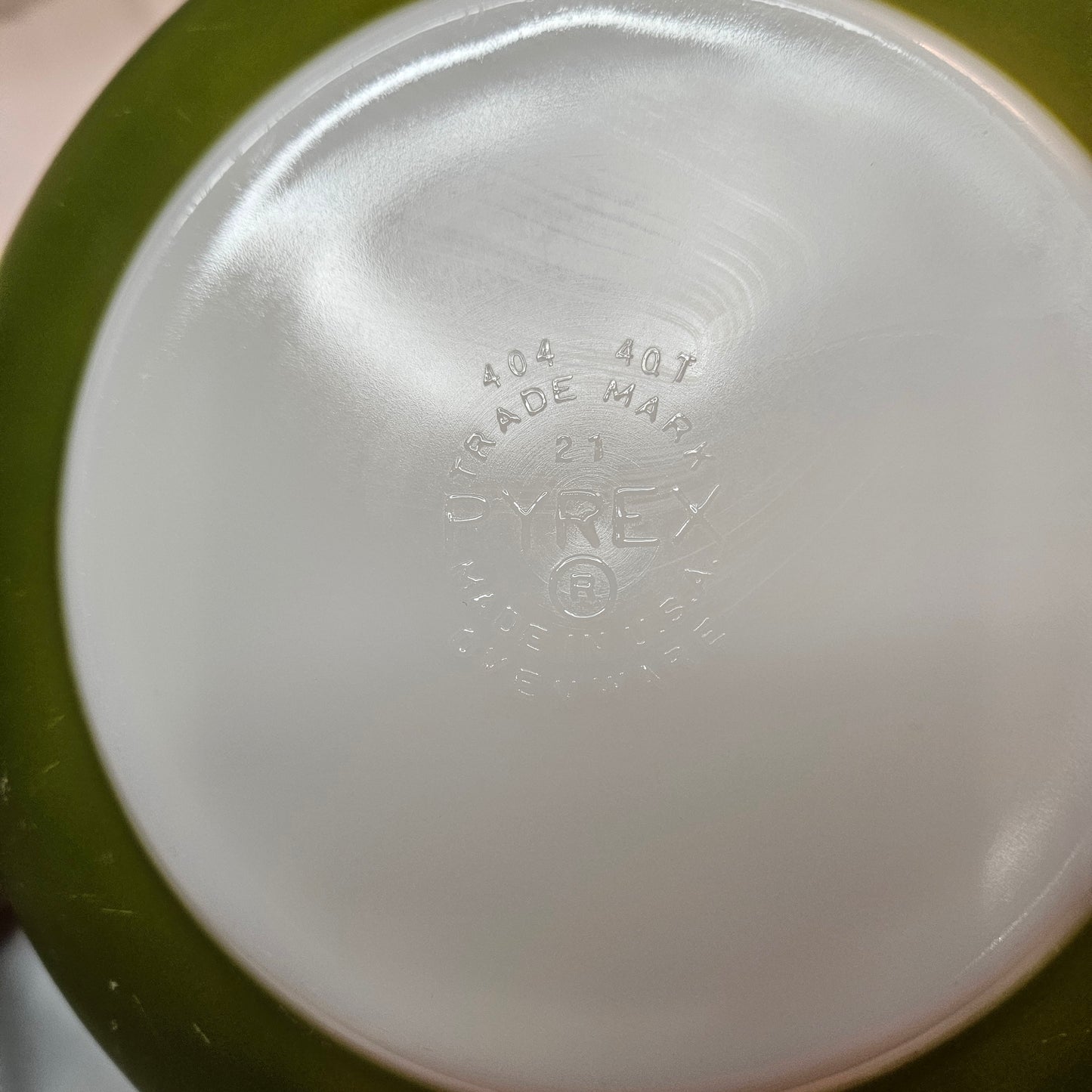 Vintage Pyrex 404, Verde 4 Quart mixing bowl