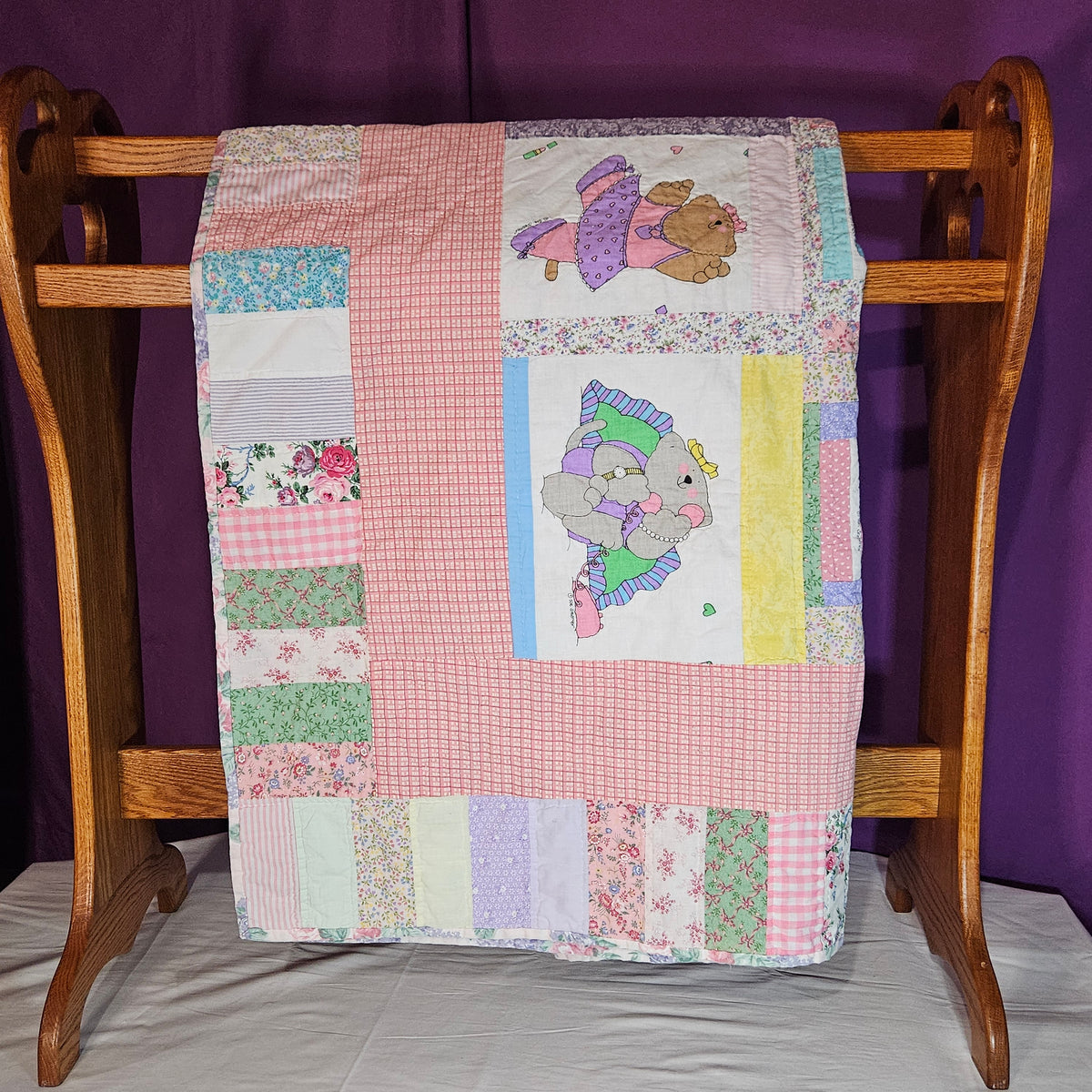 Vintage hand-quilted Sue Dreamer bear quilt, 66 x 58 inches